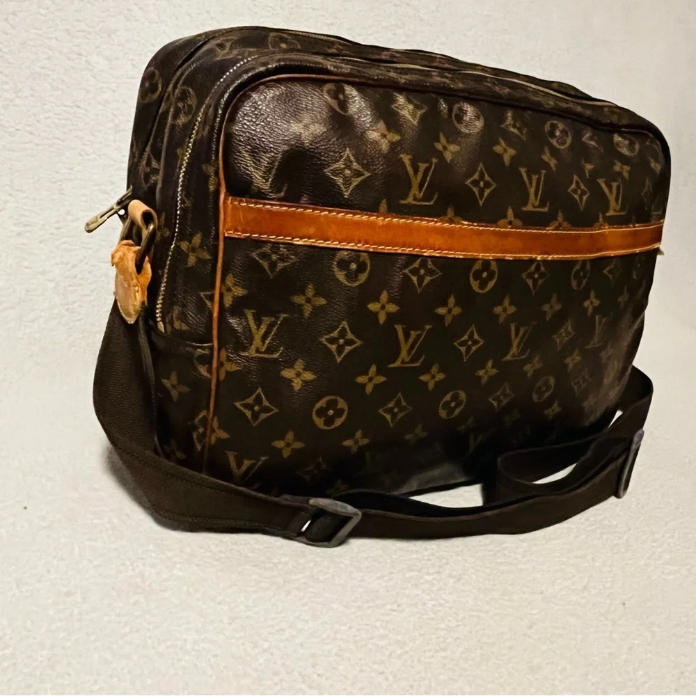 LOUIS VUITTON Monogram Reporter GM Crossbody Shoulder Bag - Picture 15 of 16